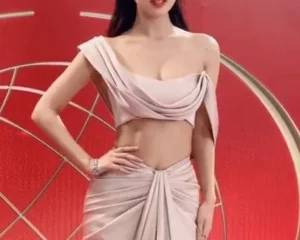 Á Hậu Phương nhi dáng 100 điểm cho anh em đây