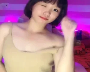 Bé thắm 2k, sinh viên cuối cày live BIGO, hàng cứ gọi là mướt mườn mượt