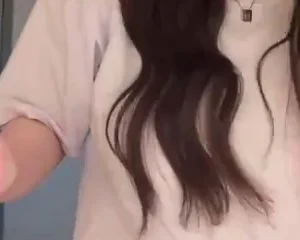 bé thỏ cute, mặc đồ nhìn thế thôi chứ cởi ra thì mê hết hồn