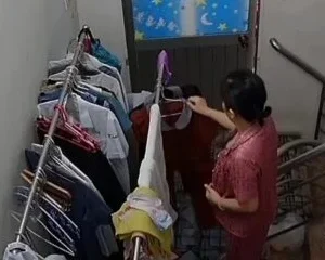 Camera chị gái thay đồ