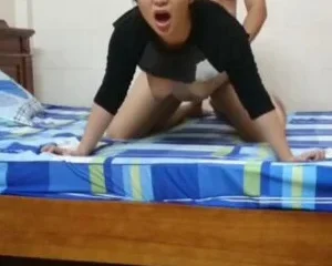 doggy em gái có chồng vú to