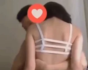 Đôi trẻ tự quay clip ân ái làm kỉ niệm
