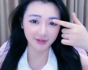 Vy baby sở hữu cặp bưởi ngoại cỡ đây các anh