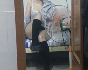 Tình yêu đơn giản không quà cáp qua phòng trọ em là được